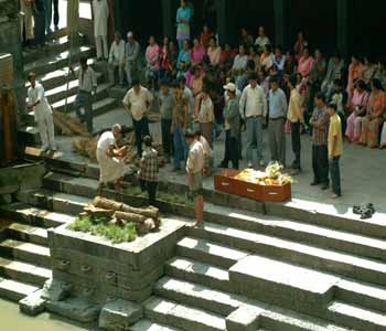 DSCF0089. Nepal, Pashupatinath, Leichenverbrennung